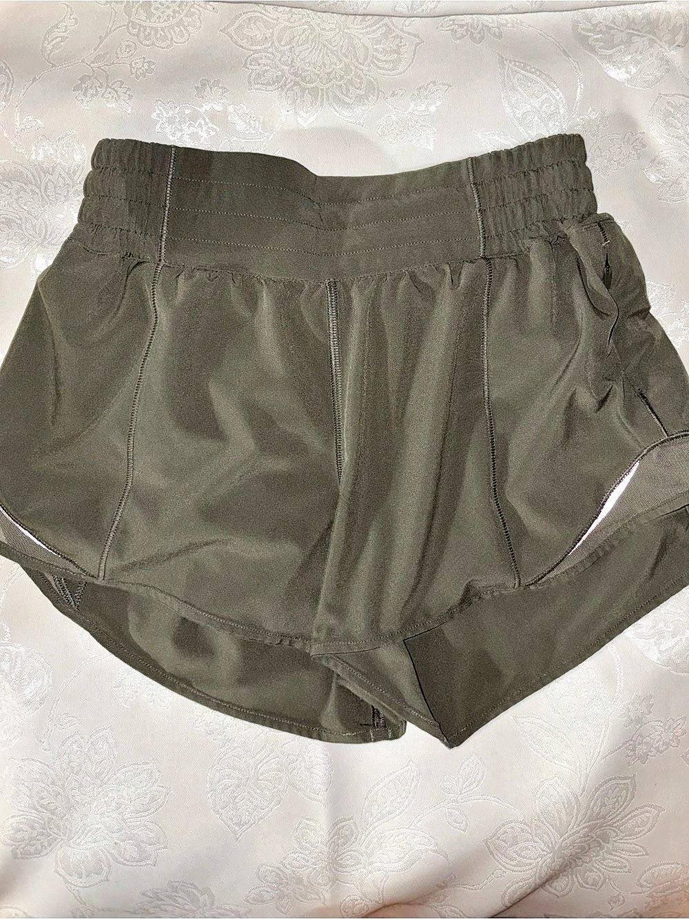 Lululemon Hotty Hot High Rise Shorts 2.5 Size 2 Army Green Mesh Running Shorts
